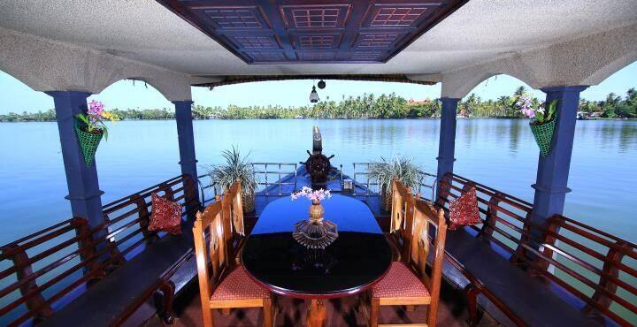 Queen Elizabeth Houseboat, Alleppey 3